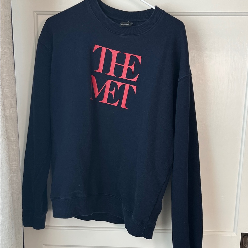 The Met Navy Sweatshirt with Red Print